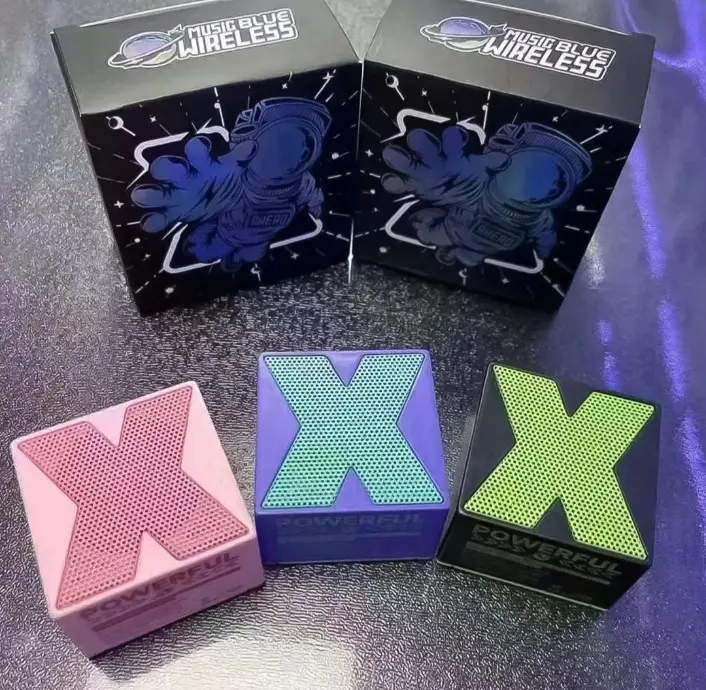 Mini Bluetooh speaker(1 pc / mix color)